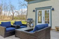 Spring Escape in Hatchville – Sleeps 6 + Dogs! - 4성급