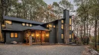 Lake Harmony Access - Swim/Beach, Arcade, Firepit, Outdoor Griddle, 8Min to Ski - 4-Star