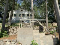 Waterfront camp on quiet part of Lake Winnisquam, dog-friendly, w/dock - 3성급