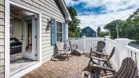 Great for Family Reunions!! Second Floor Screen Porch Great for Wedding Weekend - balcony