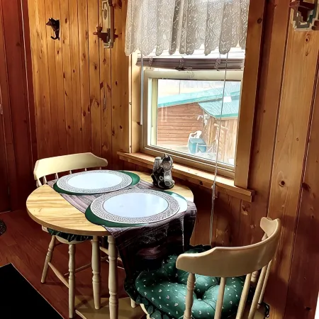'Wolf Den'-A Perfect Romantic Honeymoon cabin and a Sportsman's Paradise Cabin