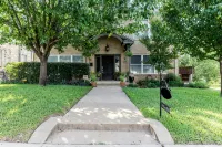 The Roux House Offers Luxury, Comfort & Location! - Jacuzzi