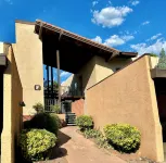 SEDONA OASIS: Hike, Bike, Swim, Shop, Relax! - 2-Star
