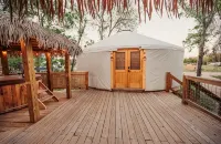 Love Bird Yurt/Cold A/C!! Hot Tub/Medina River/Couples Yurt/Close to Town! - Chalets