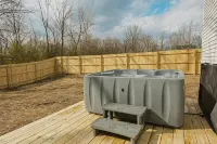 New build modern home 3BR with Hot Tub & ping pong - Wifi