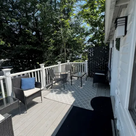 COZY,Newly renovated,West Shores ,short walk to Nasons Beach 🏖🏠