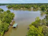 Beautiful Waterfront Home with abundant outdoor seating, pool, hot tub, grill - Homestays