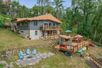 Rustic River Retreat • Hot Tub • Arcade • Beach - Chalets