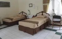 Guest House Eboni Madiun - 2-Star