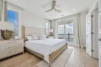 BEACHFRONT Multi-Family Home, 3 levels with decks! - Boutique