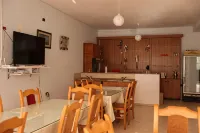 Haka Guesthouse - Airport Shuttle