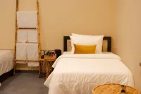 Backyard Bed & Kitchen - Pensions