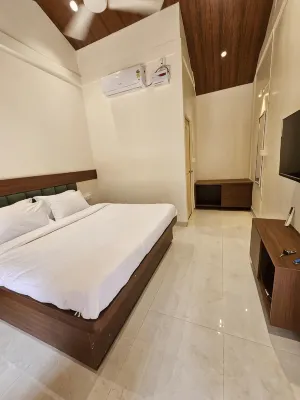 Saavi Resort Shrivardhan - Beach