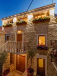 Stone House Luxury Rooms - parking