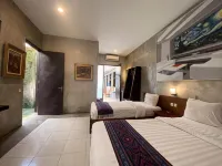 Watu Agung Guest House - parking