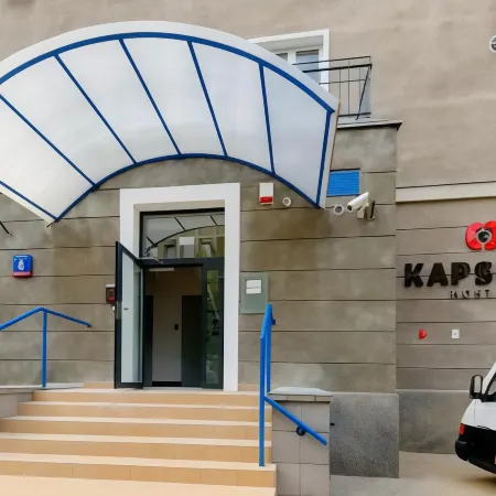 Kapsuła Hostel Warszawa Отели рядом с достопримечательностью «Замковая площадь»