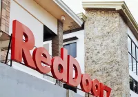 RedDoorz @ Poblacion Sur Sigma Hotels near Hallmark Beach Resort