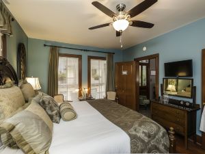 Carriage Way Inn Bed & Breakfast Adults Only - 21 Years Old and up