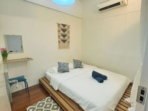 Spot on 90898 Kasturi Alley Guest House & Cat Hotel