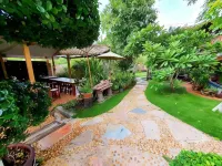 Baan Saranrom Hotels in Amphawa