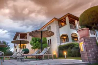 Country Inn Afytos 호텔