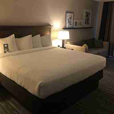 Country Inn & Suites by Radisson, Grand Rapids East, MI Rooms