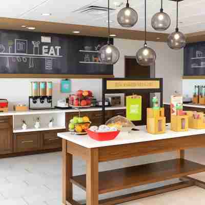 Hampton Inn Newark Airport Dining/Meeting Rooms