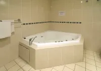 Mandarin Motel Hotels in Macksville