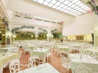 PortAventura Hotel Roulette - Unlimited access to PortAventura Park & 1 access to Ferrari Land Hotels in Salou