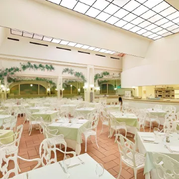 PortAventura Hotel Roulette - Unlimited access to PortAventura Park & 1 access to Ferrari Land