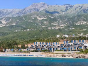Olea Residence, Luxury Sea View Apartment with Private Beach