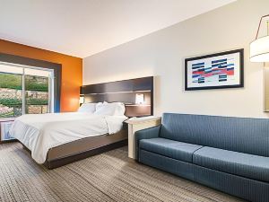 Holiday Inn Express & Suites Custer