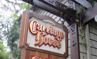 Carriage House Inn