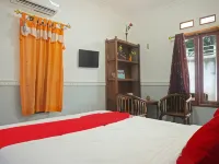 Family Homestay Annur Syariah Hotels in Cicurug