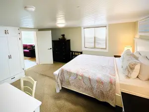 State Street Cottage, Suite 1