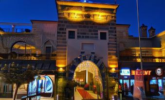 Cesme Kanuni Kervansaray Historical Hotel