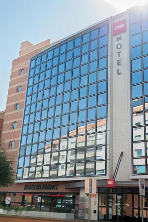 Ibis Paris Issy-Les-Moulineaux Val de Seine Отели рядом с достопримечательностью «Equestrian Club Of Ponds De Meudon»