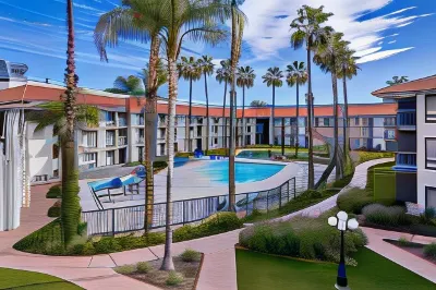 DoubleTree by Hilton Bakersfield Hotels near Stine Country Apartments