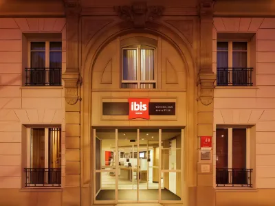 Ibis Paris Gare de Lyon Ledru Rollin 12ème Hotel in zona Tree-lined walkway