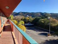 Oakridge Inn Hotels in Ojai
