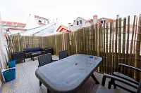 Help Yourself Hostels - Parede Hotels in Carcavelos