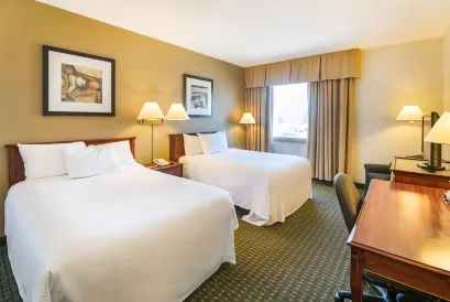 Ramada by Wyndham Thunder Bay Airlane Hotel