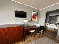 Studio Suites Hotels near Copernicus Park