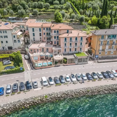Lake Hotel Ifigenia