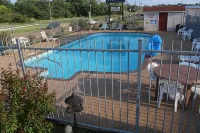 Savannah Lodge - Pools