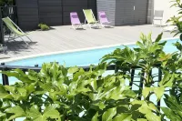 Logis Hotel Restaurant le Grand Turc - ที่มีสระว่ายน้ำ
