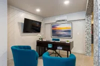 Wiggins Pass Chalet Hotels in North Naples