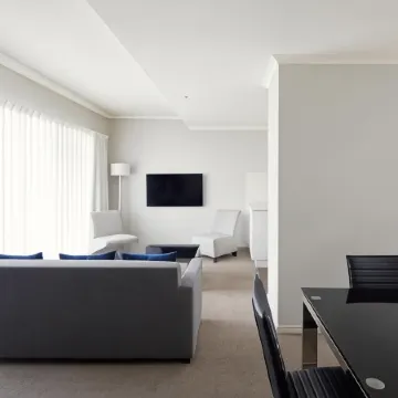 Pinnacle Apartments Отели рядом с достопримечательностью «Торговый центр Kingston Mall»