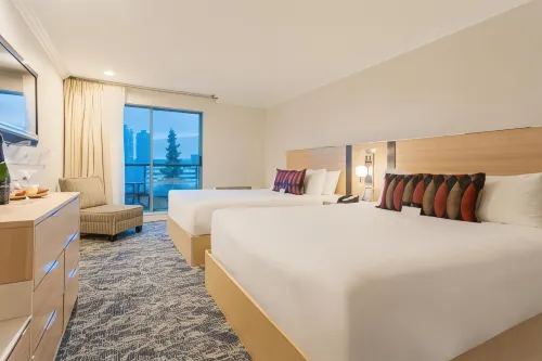 Executive Suites Hotel & Conference Center, Metro Vancouver - Pools