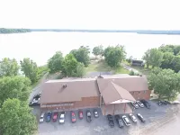 Stoco Lake Lodge - parking